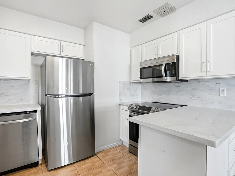 4004 W Watrous Ave — Photo 13