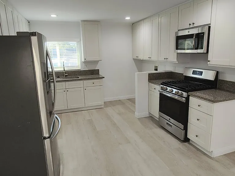 716 E F St #B — Photo 19