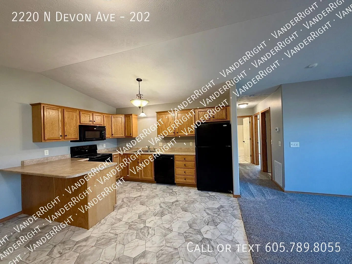 Updated 2 Bedroom Apartment in Tea With Huge Walk In Closet! — Photo 4