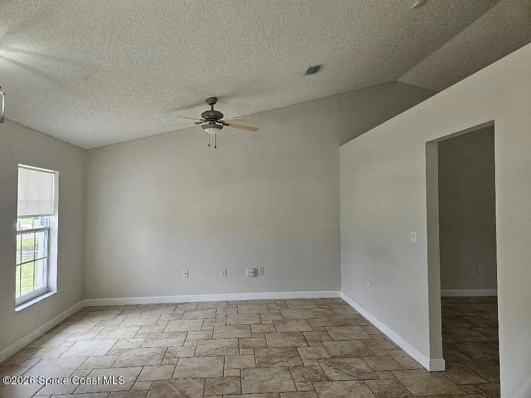 842 Aruba Ave SE — Photo 2
