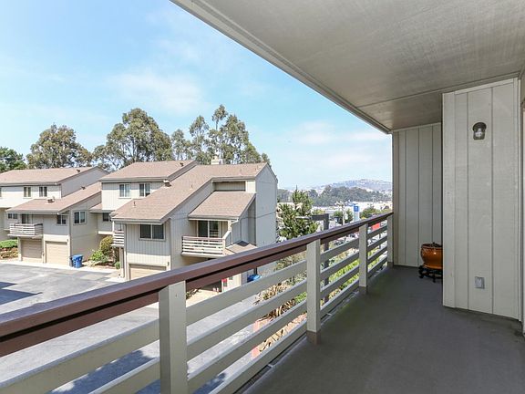 3rd image of 302 Philip Dr APT 201