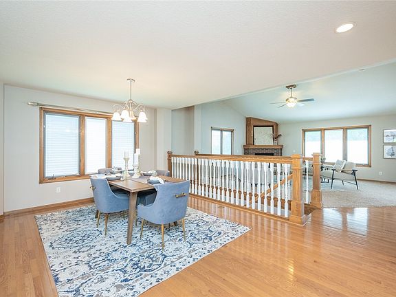 4th image of 1005 NW Boulder Brook Dr