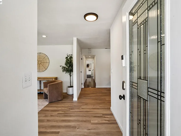 201 Ramon Pl — Photo 4