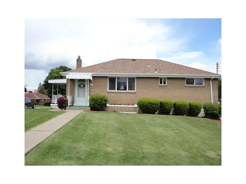 224 Lenore Dr photo 1