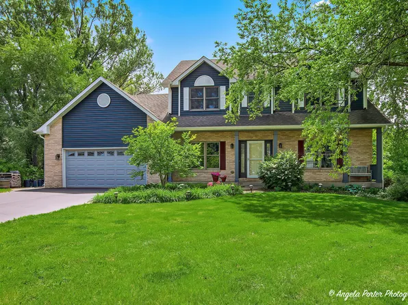 1717 Spruce St, Spring Grove, IL 60081