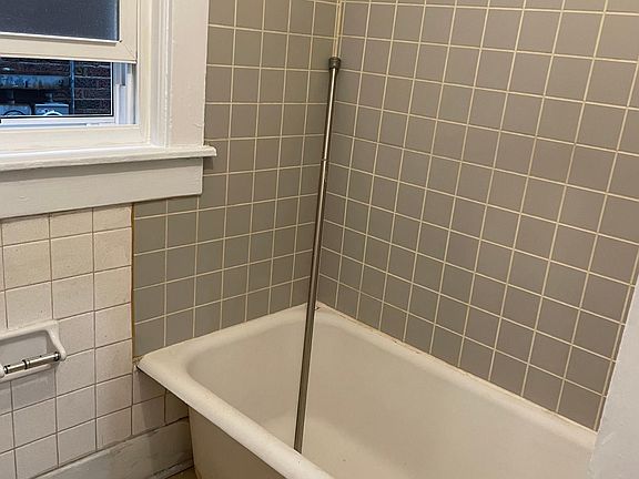 5th image of 1602 Stevens Ave APT 1