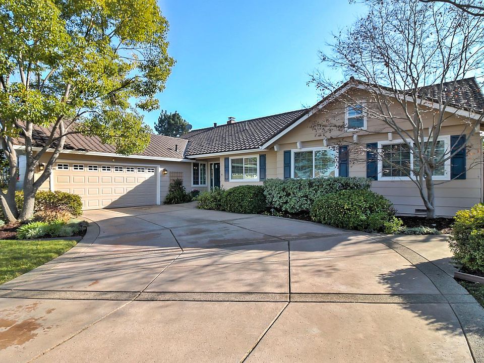 1st image of 20308 Knollwood Dr