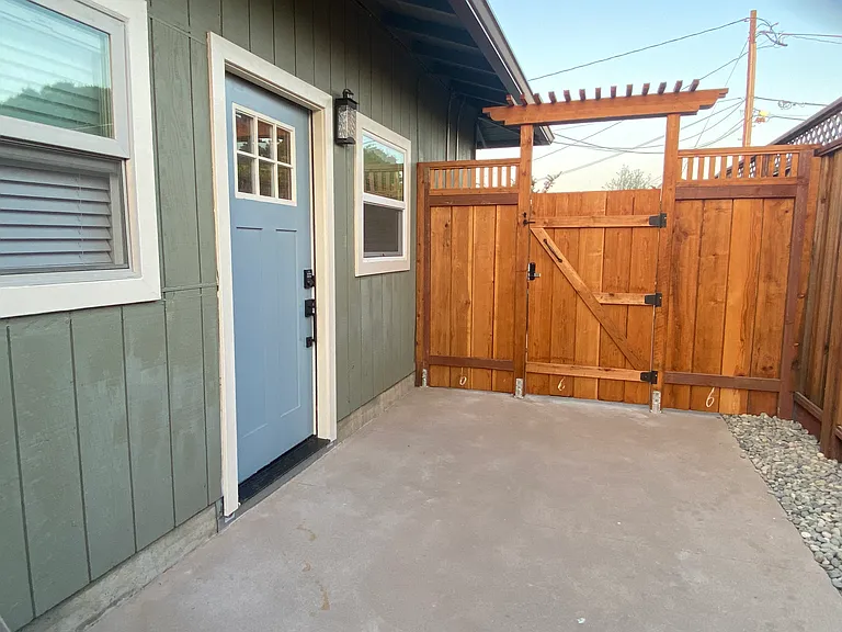 1207 Webster St — Photo 4