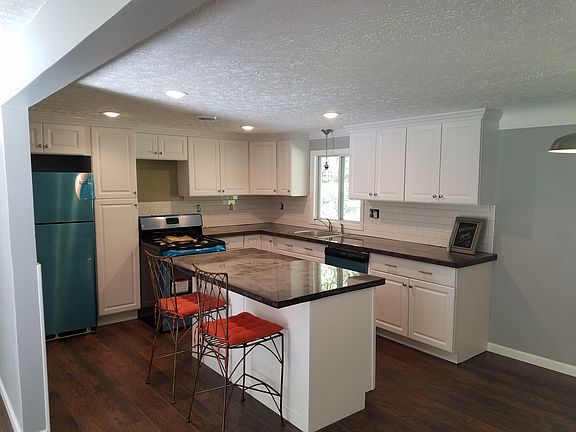 3rd image of 36264 Hedgerow Park Dr