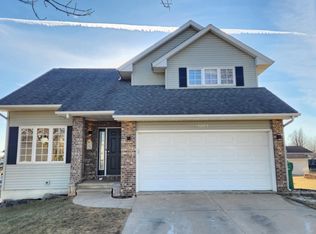 1205 Parkview Ln, Ely, IA 52227