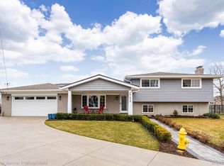 29624 N Seaway Ct, Harrison Township, MI 48045