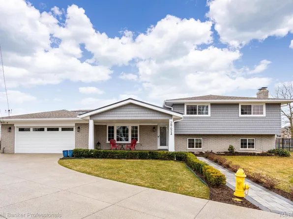 29624 N Seaway Ct, Harrison Township, MI 48045