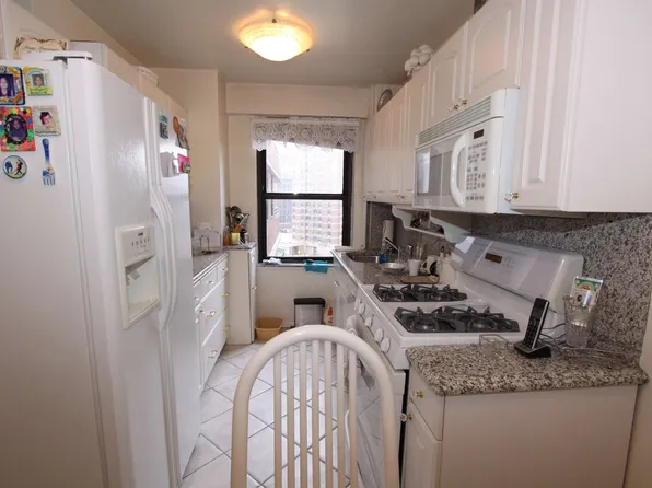 264 East Broadway image 1 of 7