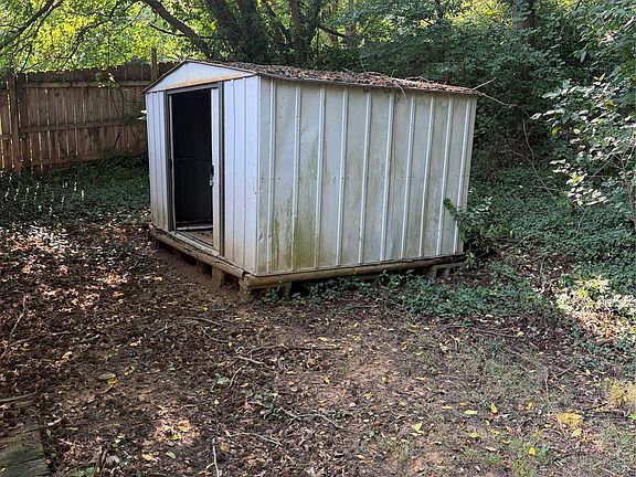 3rd image of 402 Lincoln St