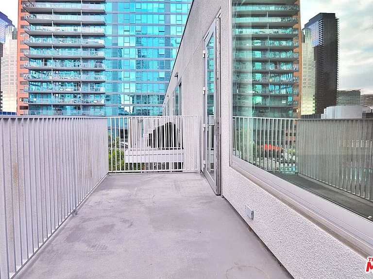 901 S Flower St #709 — Photo 8