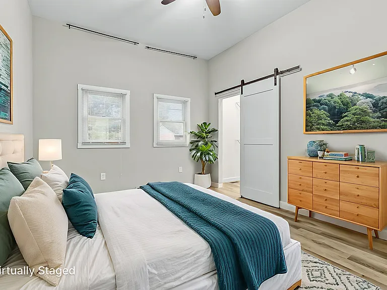 1112 E Spring St #1 — Photo 17