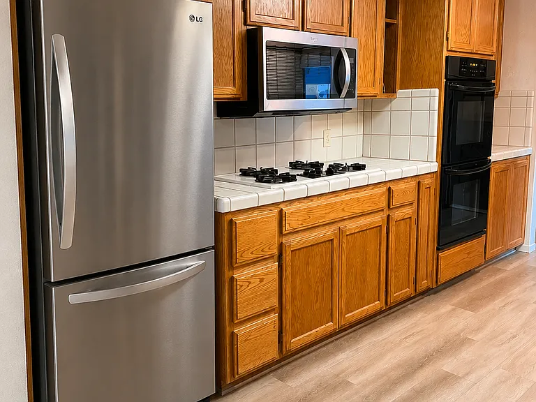 325 E Lancaster Dr — Photo 8