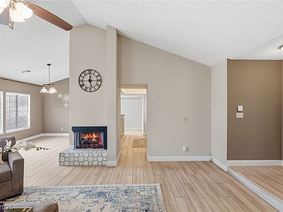 4th image of 582 Cervantes Dr