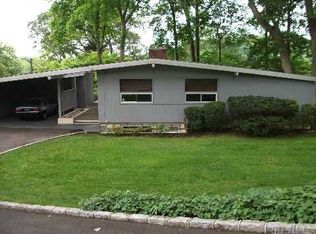 35 Lakeside Dr, Centerport, NY
