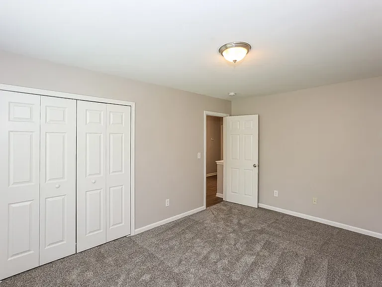 4712 Abercromby St — Photo 10