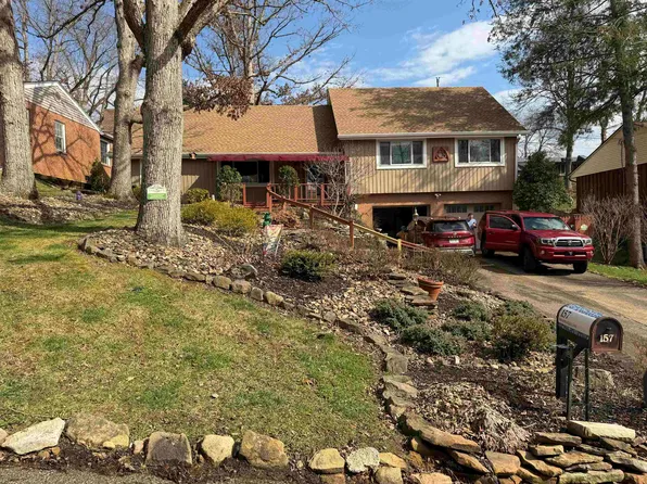 157 Honeysuckle Ln, Huntington, WV 25701