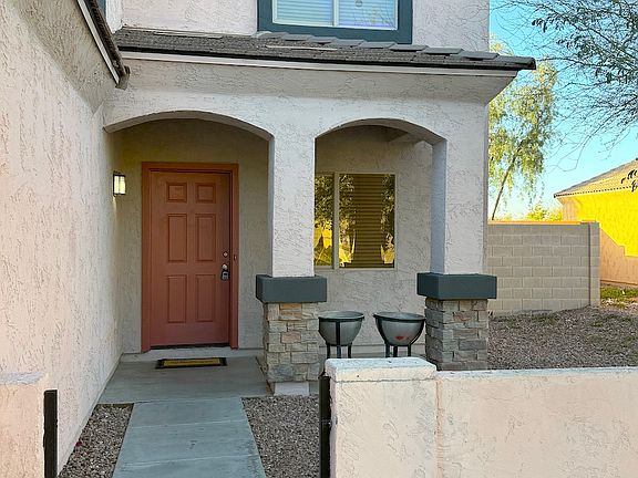 Front entrance with semi-private patio area