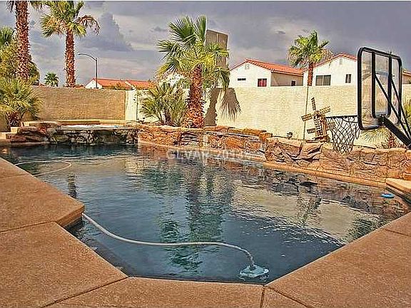 4th image of 9468 Silvaner Ct