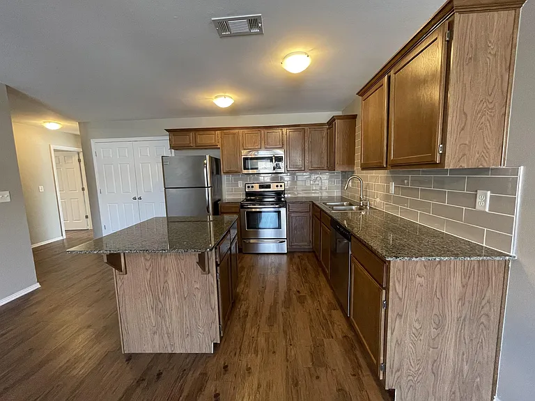 2902 SW Deerfield Blvd #2 — Photo 4