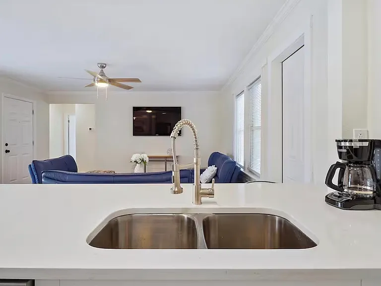 221 S Hale Ave #1 — Photo 21