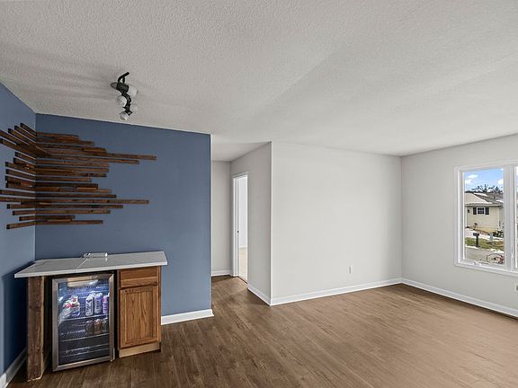 5th image of 512 Woodland Ct