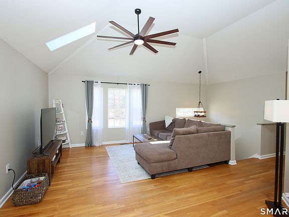 4th image of 130 Bear Swamp Road