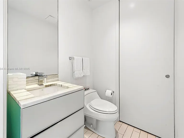 2201 Collins Ave #814 — Photo 25