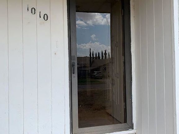 4th image of 1010 Albert St