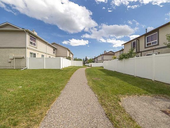 3rd image of 105 E Deer Ridge Ln SE