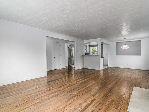 4th image of 6713 N Lynwood St
