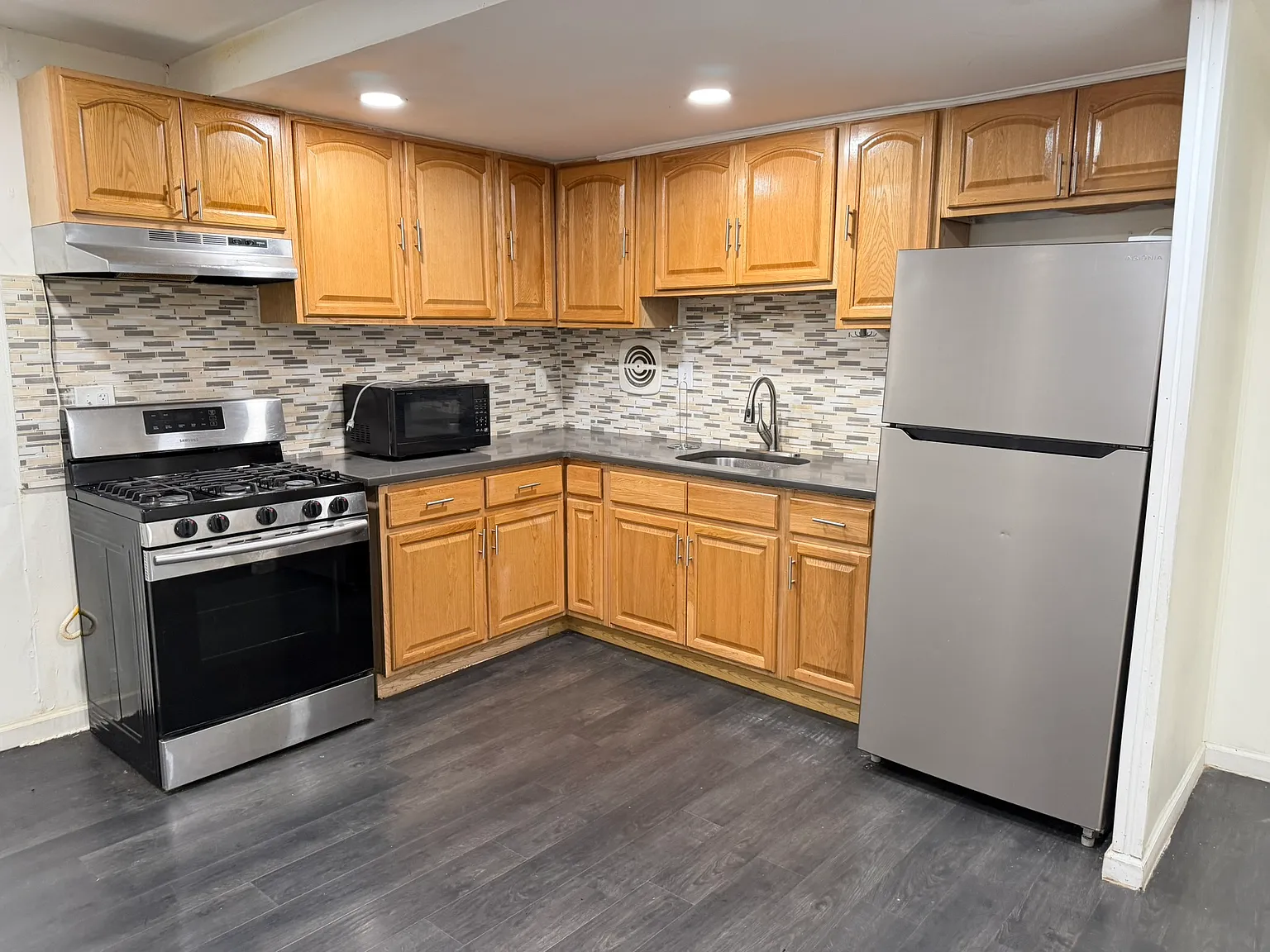 2 bed, 780 sqft, $1,950 — Photo 3