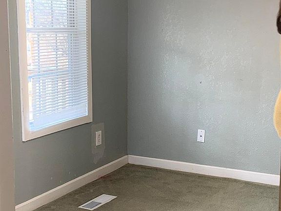 2nd image of 2933 Spruce Ave
