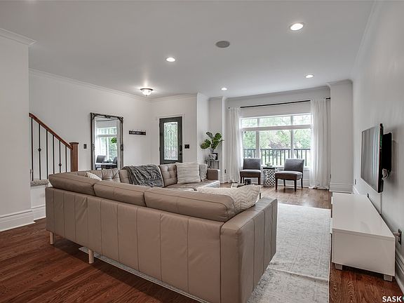 5th image of 1034 11th Street E