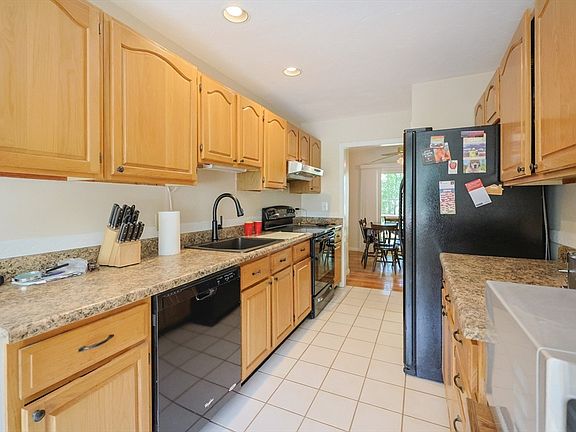 3rd image of 219 Heritage Dr #219