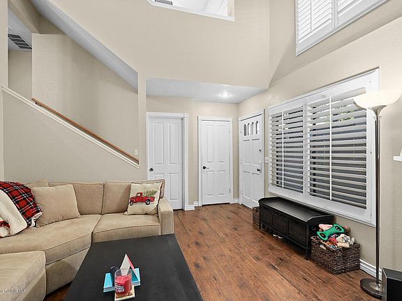 5th image of 393 N Wilson Ave APT 2