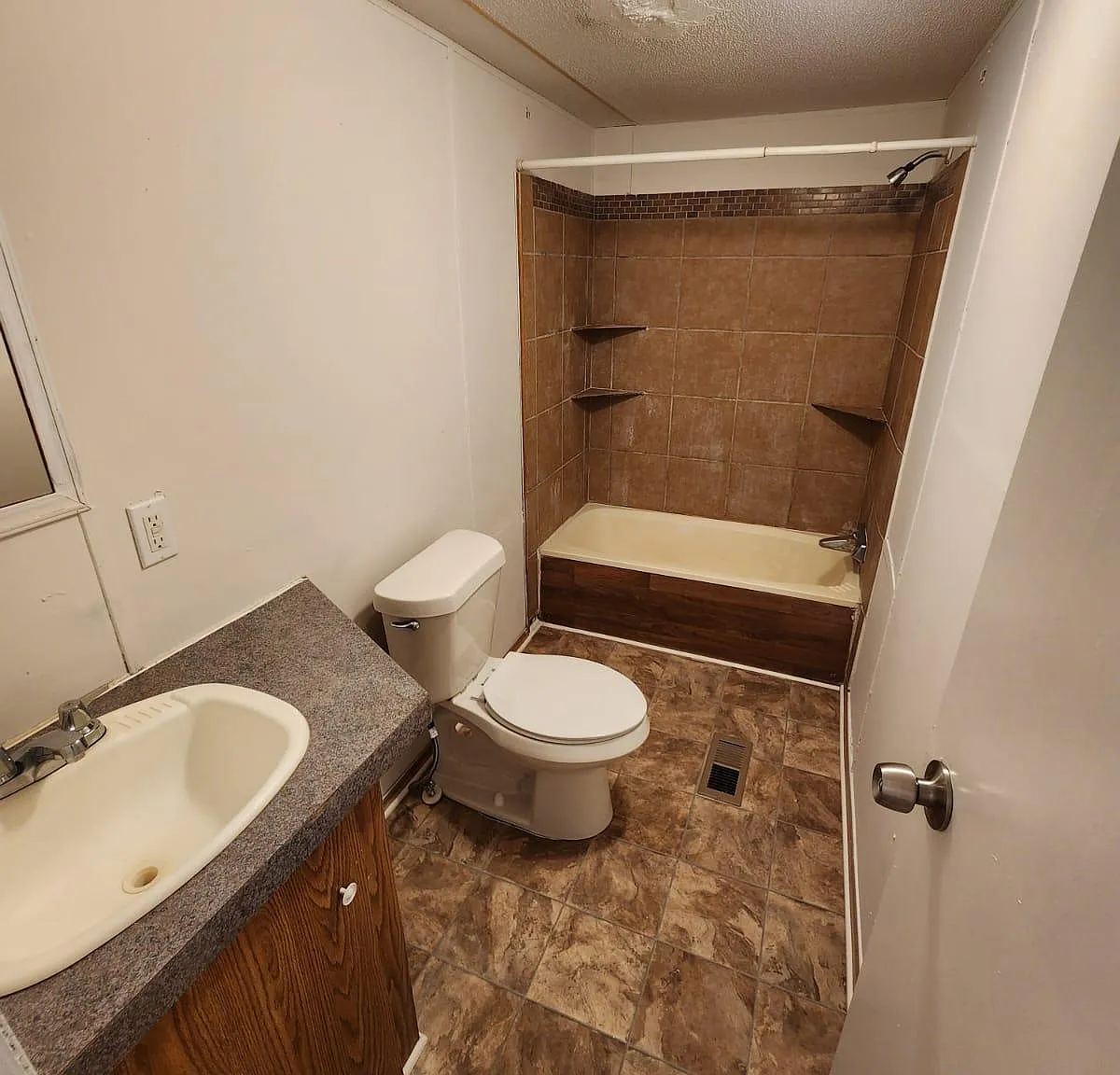 4486 Cherokee Dr — Photo 3
