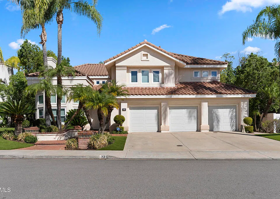 32 Golden Glen Dr