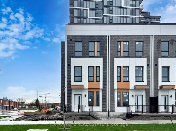 166 Anderson Ave #Townhouse 1, Markham, ON L6E 1A4