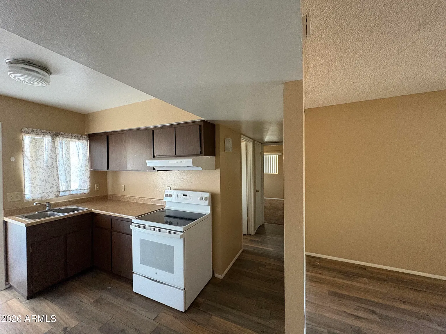 2 bed, 1.0 bath, 810 sqft, $1,250 — Photo 4