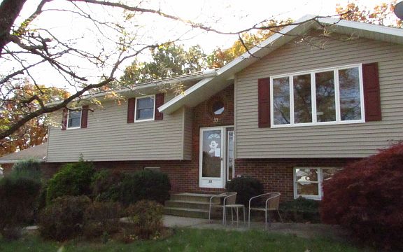 2nd image of 33 Oakwood Dr