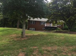 11701 Pine Tree Dr, Fairfax, VA 22033