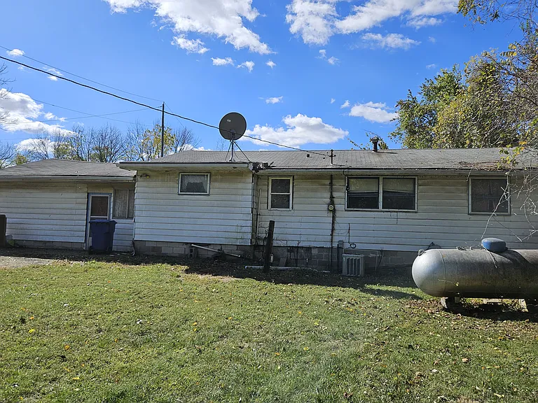 1611 Mousette Ln — Photo 3