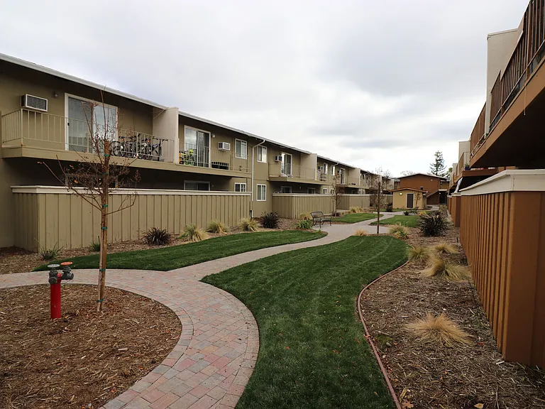 Mountain View Apartments — Photo 11
