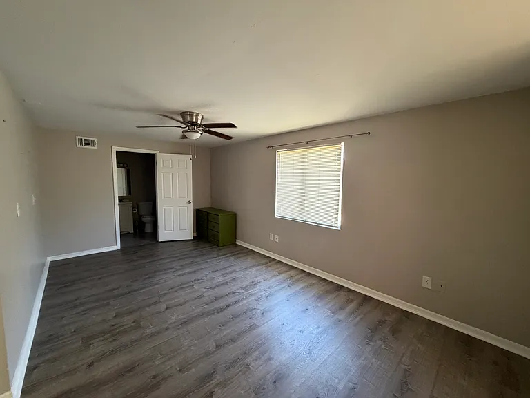 204 Melody Ln — Photo 13