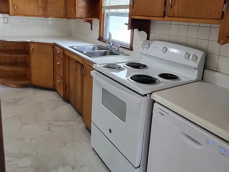 924 E Turner St — Photo 8
